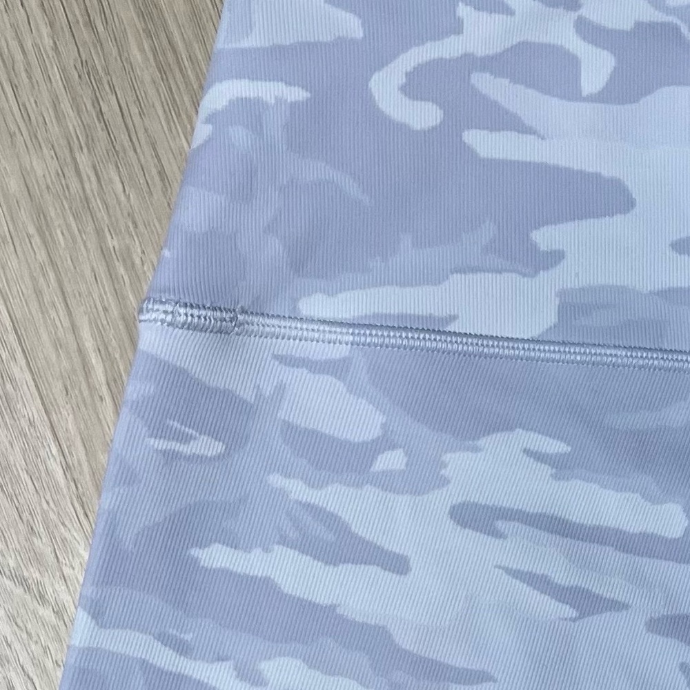 Lululemon Wunder Under High-Rise Camo Biker Shorts Gray Size 12 - Picture 6 of 6
